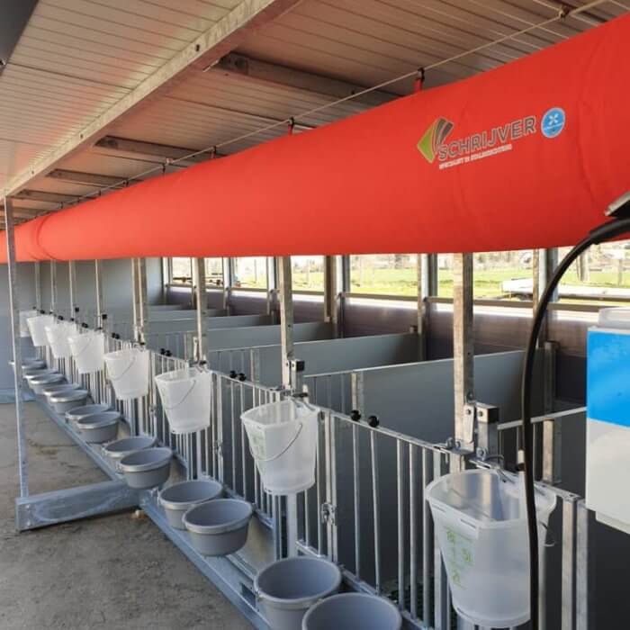 Quattro calf hutch with ventilation tube