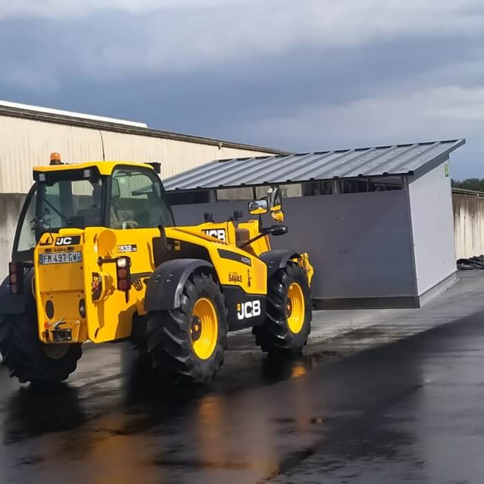 Quattro Calf Hutches in France